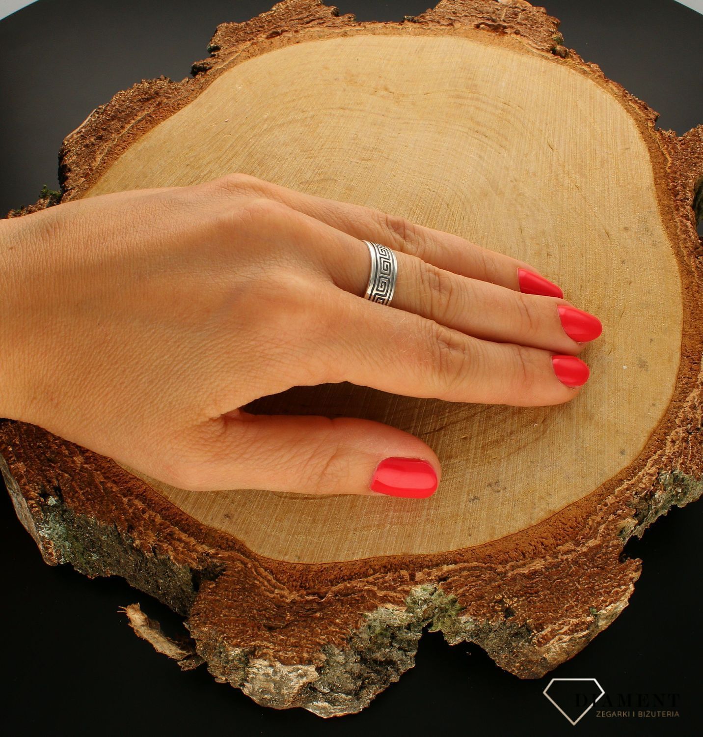 Srebrny pierścionek obrączka 925 Droga Grecka DIA-PRS-400530 AT-925. Srebrny pierścionek obrączka z motywem Drogi Greckiej. Pierścionek srebrny obrączka spodoba się niezależnej, odważnej kobiecie, kochającej wyraziste dodatk.jpg